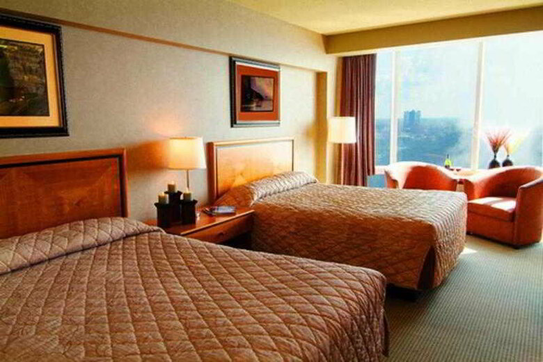 Oakes Hotel Overlooking The Falls