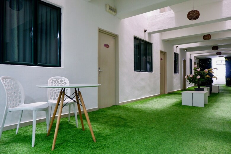 Iris Garden Hotel