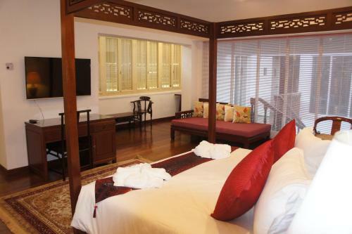 Hotel Heeren Palm Suites