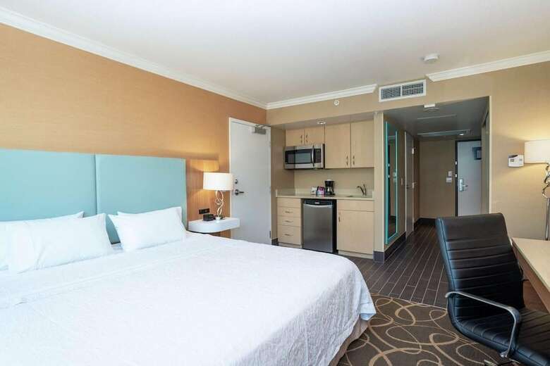 Hotel Hampton Inn And Suites Downtown