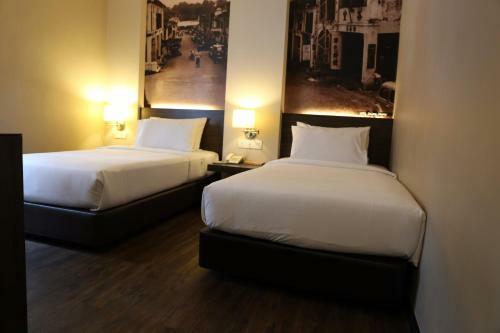 The Grand Jade Hotel