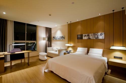 Starway Shanghai Anting Motor City Hotel