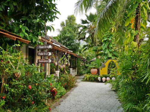 Hotel Bangtao Beach Chalet Resort