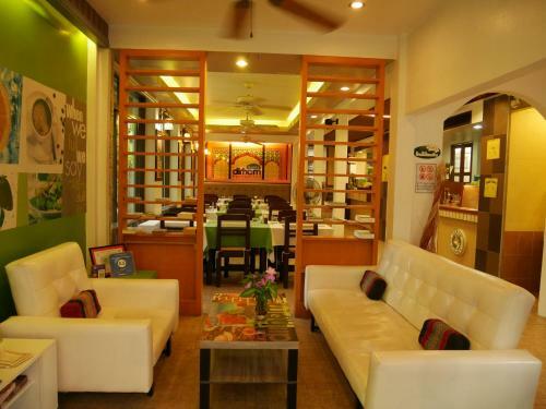 Hotel Bangtao Beach Chalet Resort