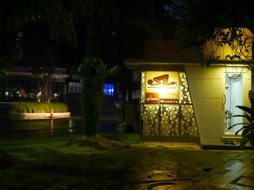 Hotel Bangtao Beach Chalet Resort