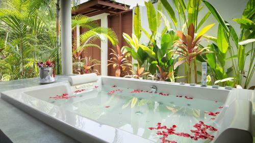 Hotel Apsara Beachfront Resort & Villa