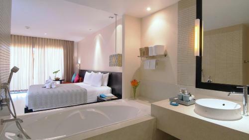 Hotel Apsara Beachfront Resort & Villa