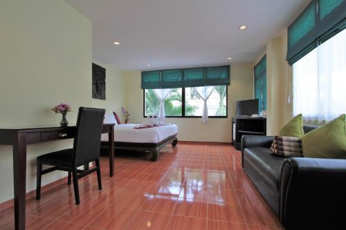 Hotel Baan Suay Karon Beach