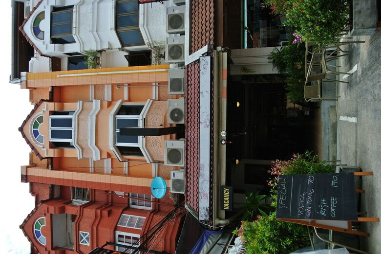 Hostal Karon Sunshine Guesthouse & Bar