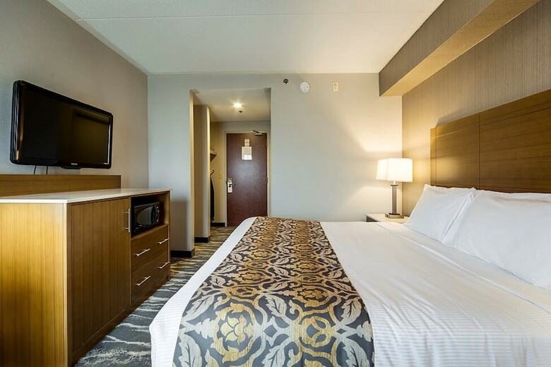 Hotel Monte Carlo Inns - Brampton Suites