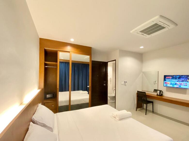 Hostal Pensiri House