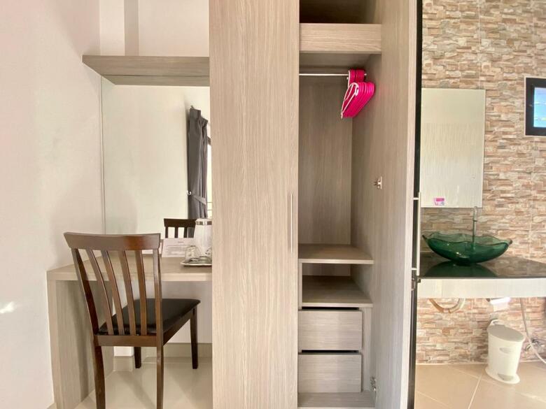 Hostal Pensiri House