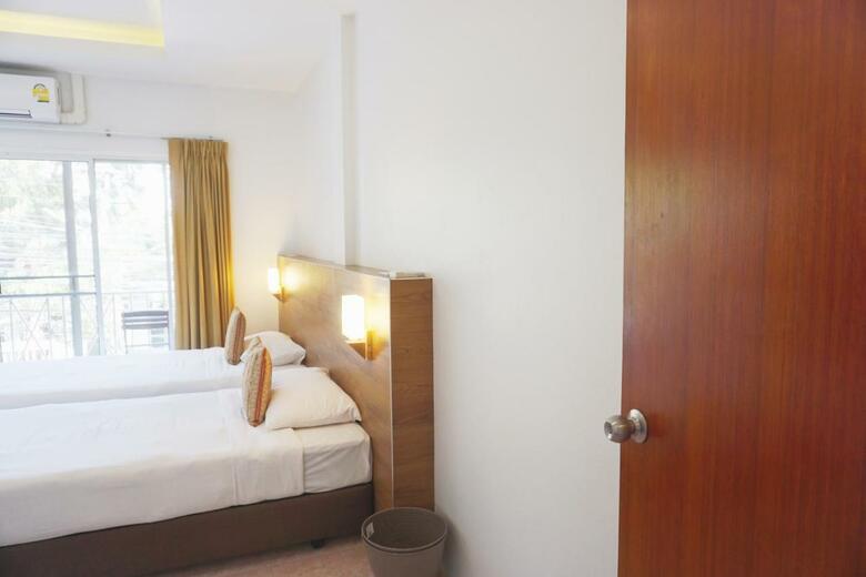 Hostal Pensiri House