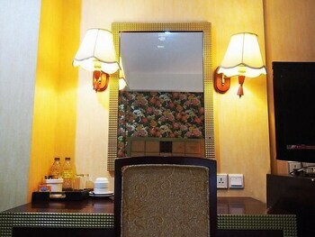 Hotel The Privi Suites