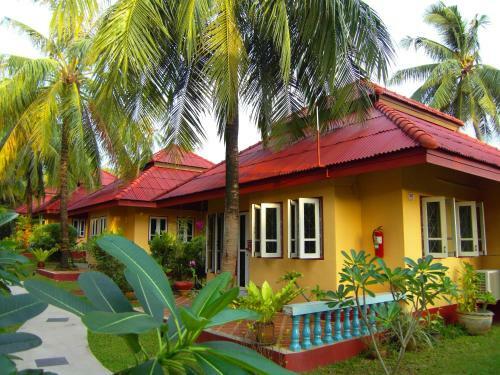 Hotel Palm Village