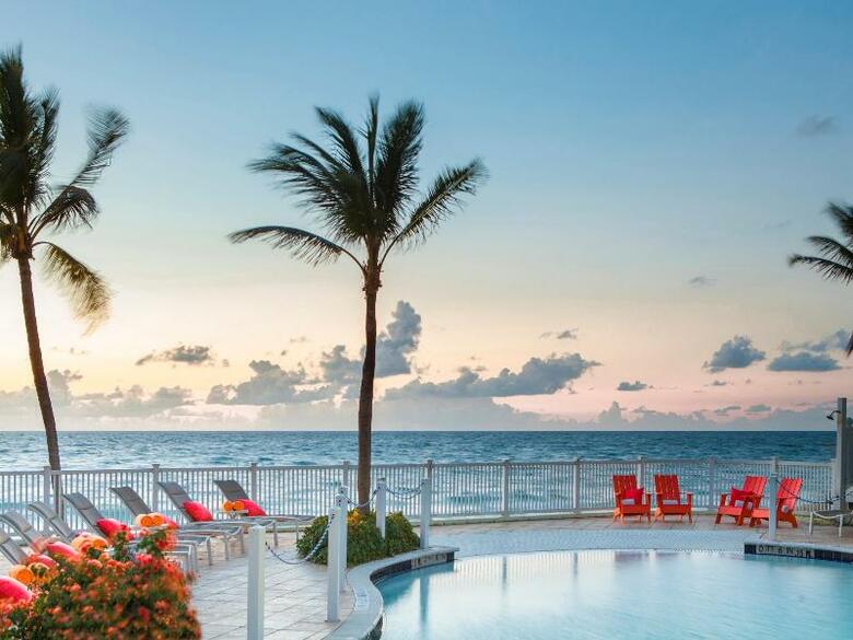 Hotel Pelican Grand Beach Resort