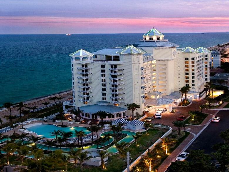 Hotel Pelican Grand Beach Resort