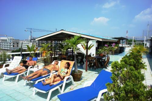 Albergue River Hotel