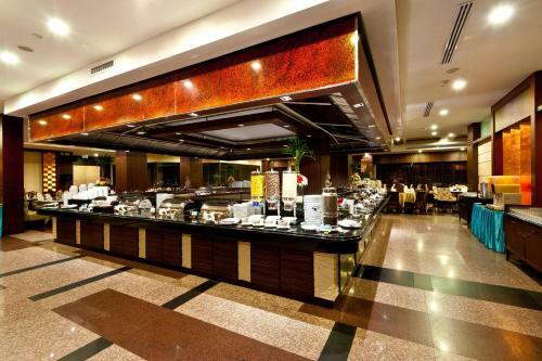 Hotel Grand Pacific Sovereign Resort & Spa