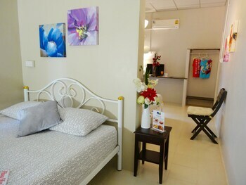Hostal The Beach Cha Am Guest House
