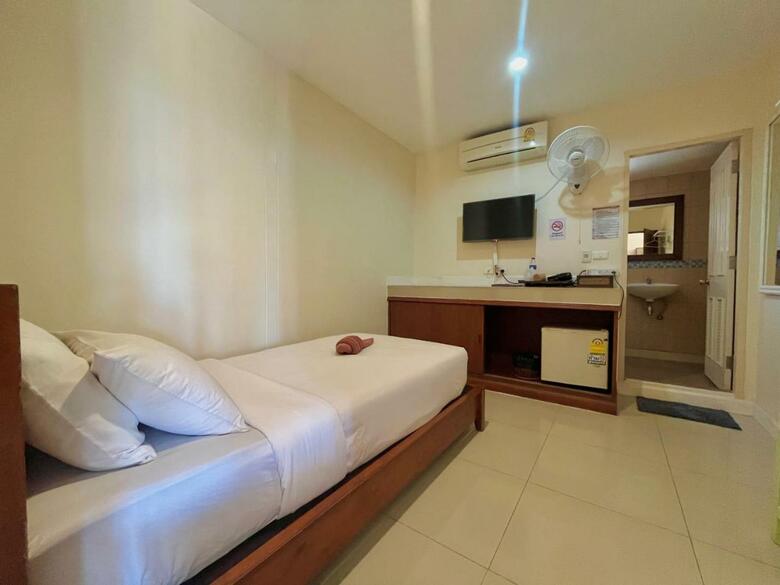 Hostal Baanbaramee Guesthouse