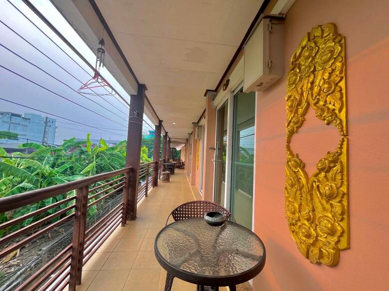 Hostal Baanbaramee Guesthouse