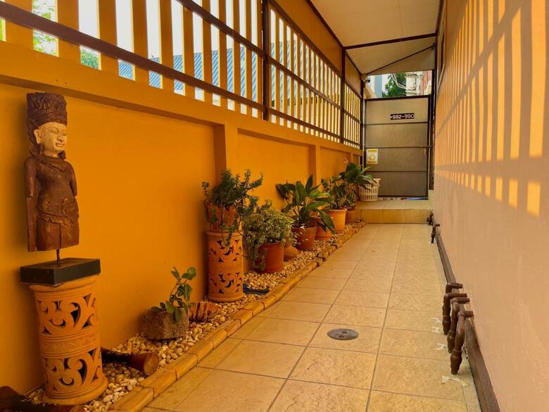 Hostal Baanbaramee Guesthouse