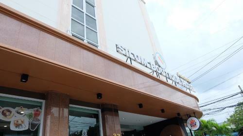 Silom Palace Hotel