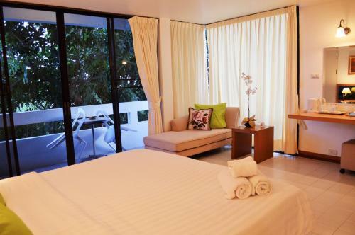 Nern Chalet Beachfront Hotel