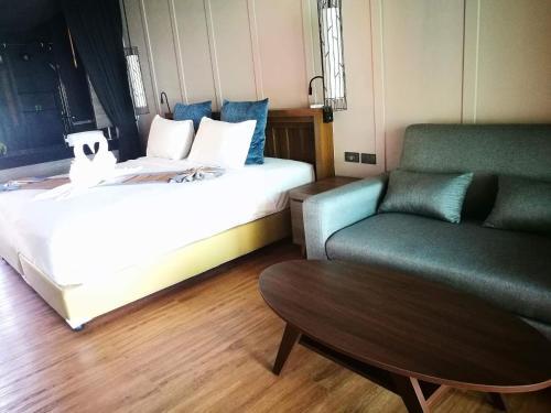 Hotel C&n Kho Khao Beach Resort