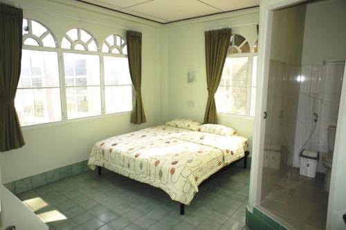 Hostal Roo Poo Guest House