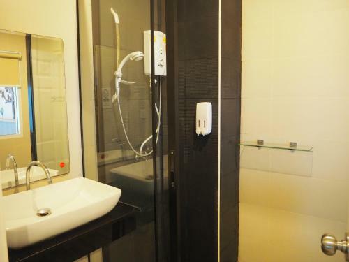 Le Lerts Living Hotel