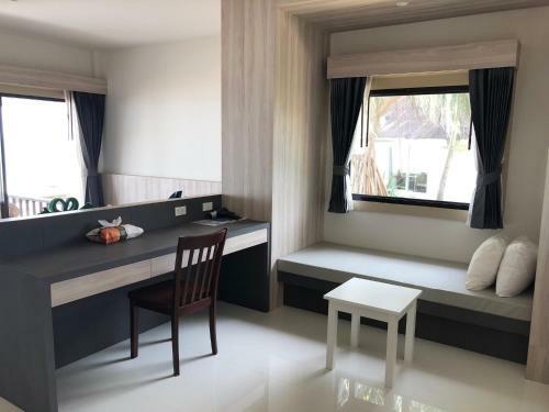 Hotel Nakara Long Beach Resort