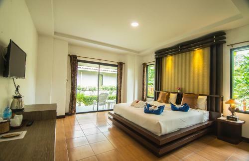 Lanta Nice Beach Resort