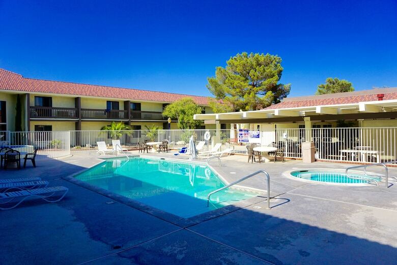 Hotel Heritage Inn Suites