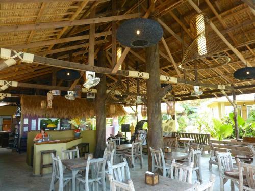 Hotel Lanta Castaway Beach Resort