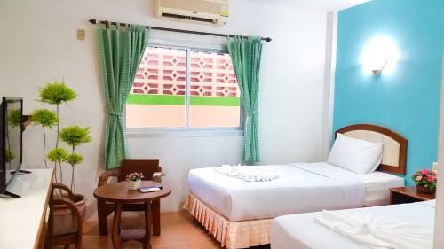 Hotel J.holiday Inn