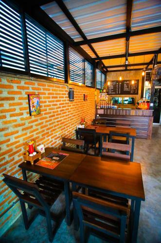 Hostal Manee House