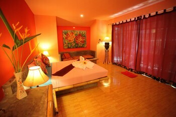 Hotel Cha-ba Bungalow & Art Gallery