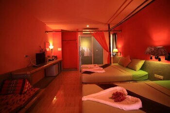 Hotel Cha-ba Bungalow & Art Gallery