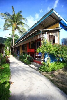 Hotel Cha-ba Bungalow & Art Gallery