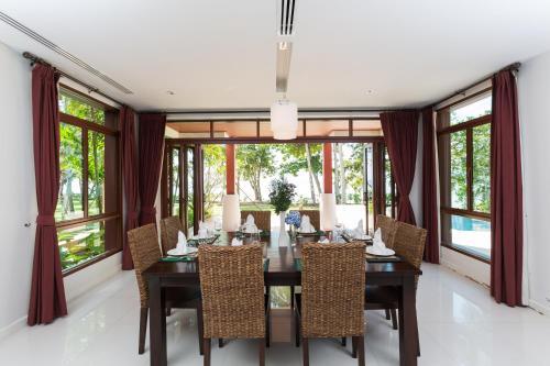 Amatapura Beachfront Villa 15