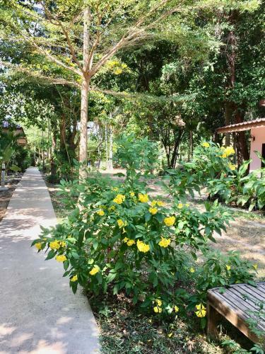 Lodge Baan Long Beach