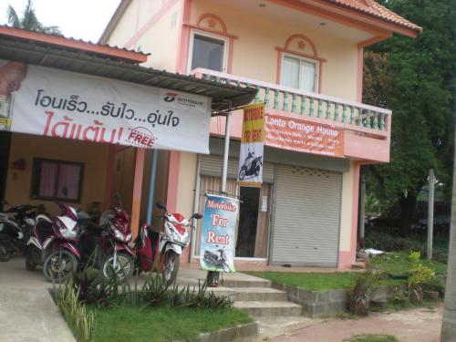 Hostal Lanta Orange House