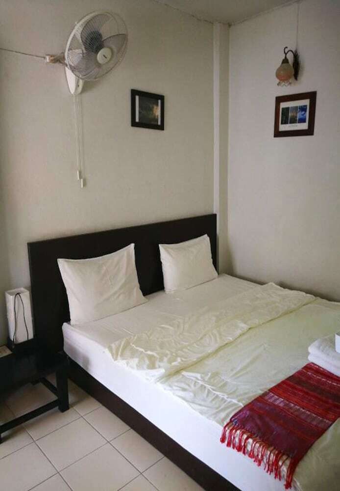 Hostal Ampawan Guesthouse