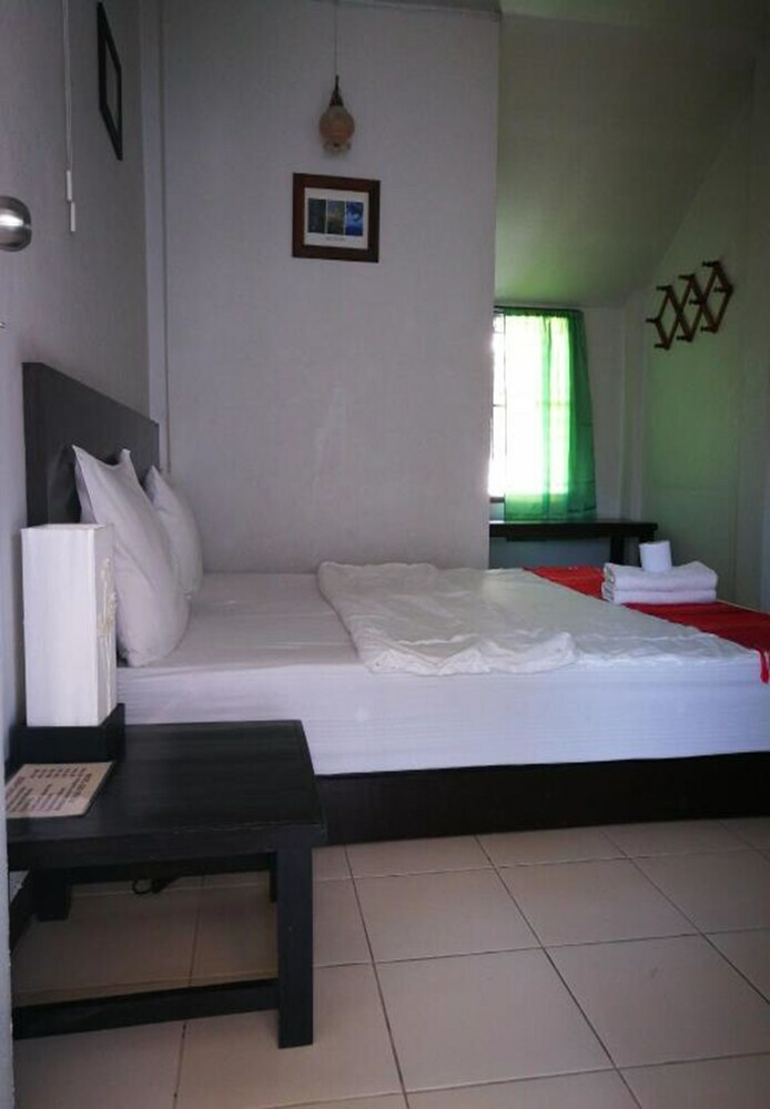 Hostal Ampawan Guesthouse