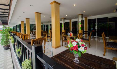 Th Beach Hotel