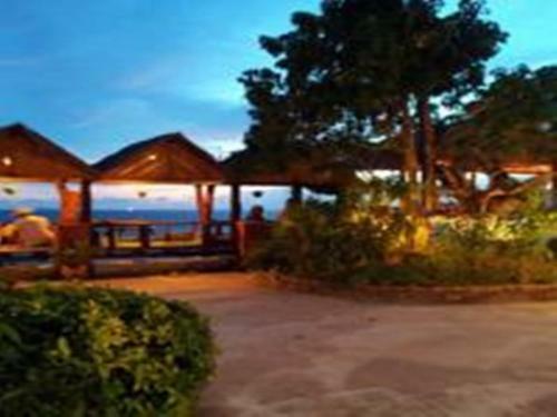 Hostal Lanta Topview Resort