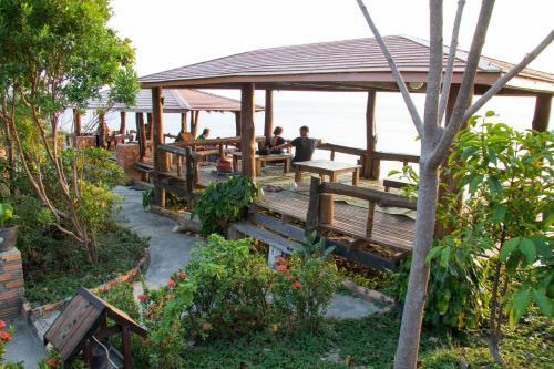 Hostal Lanta Topview Resort