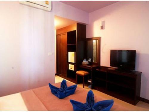 Lanta Bee Garden Bungalow